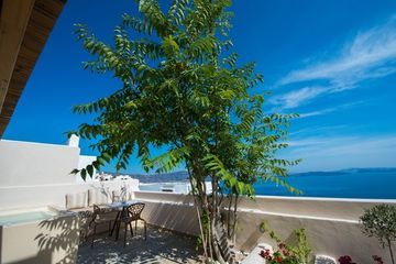 Passion Blue Vila Oia